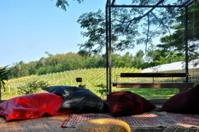 Гостиница Issara Boutique Winery Hotel  Muak Lek